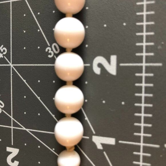Vintage White Round Bead 21 Inch Necklace - Picture 3 of 4